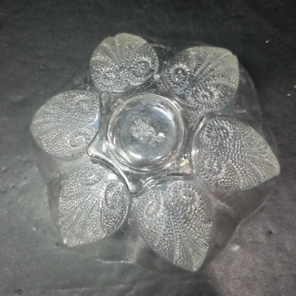 Indiana Glass‎ Clear Trinket Dish, Vintage Leaf Design Candy Bowl, Centerpiece